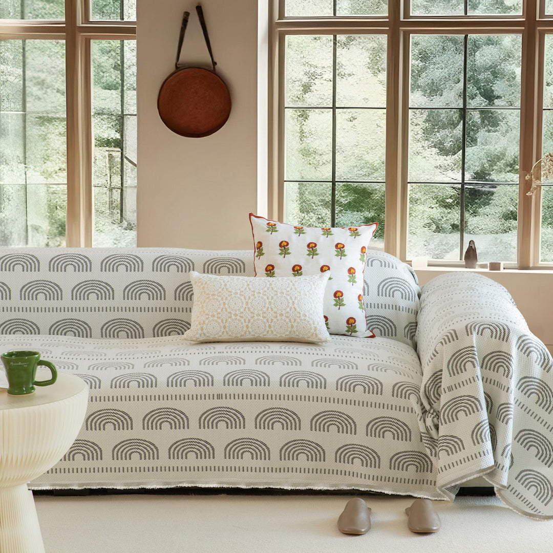 Woven sofa cover with geometric pattern, elastic corners and anti-slip
