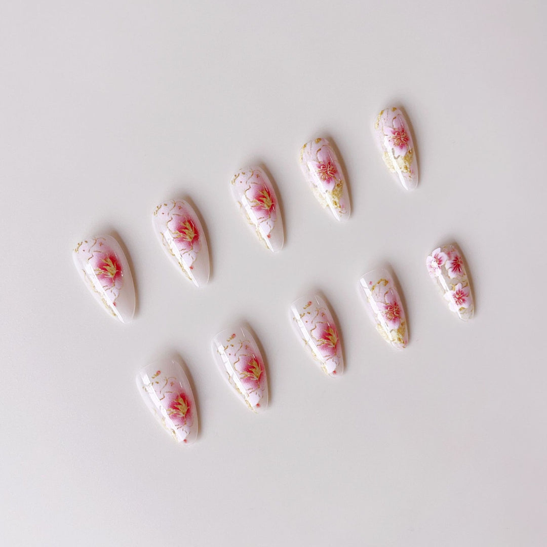 Artificial nails with floral accents and golden details Stornfield