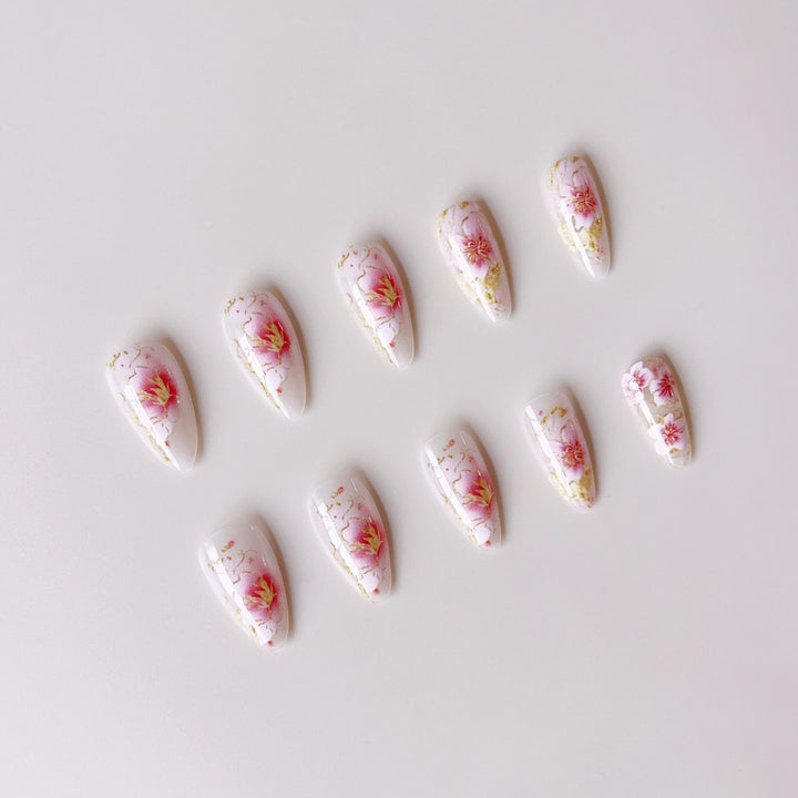 Artificial nails with floral accents and golden details Stornfield