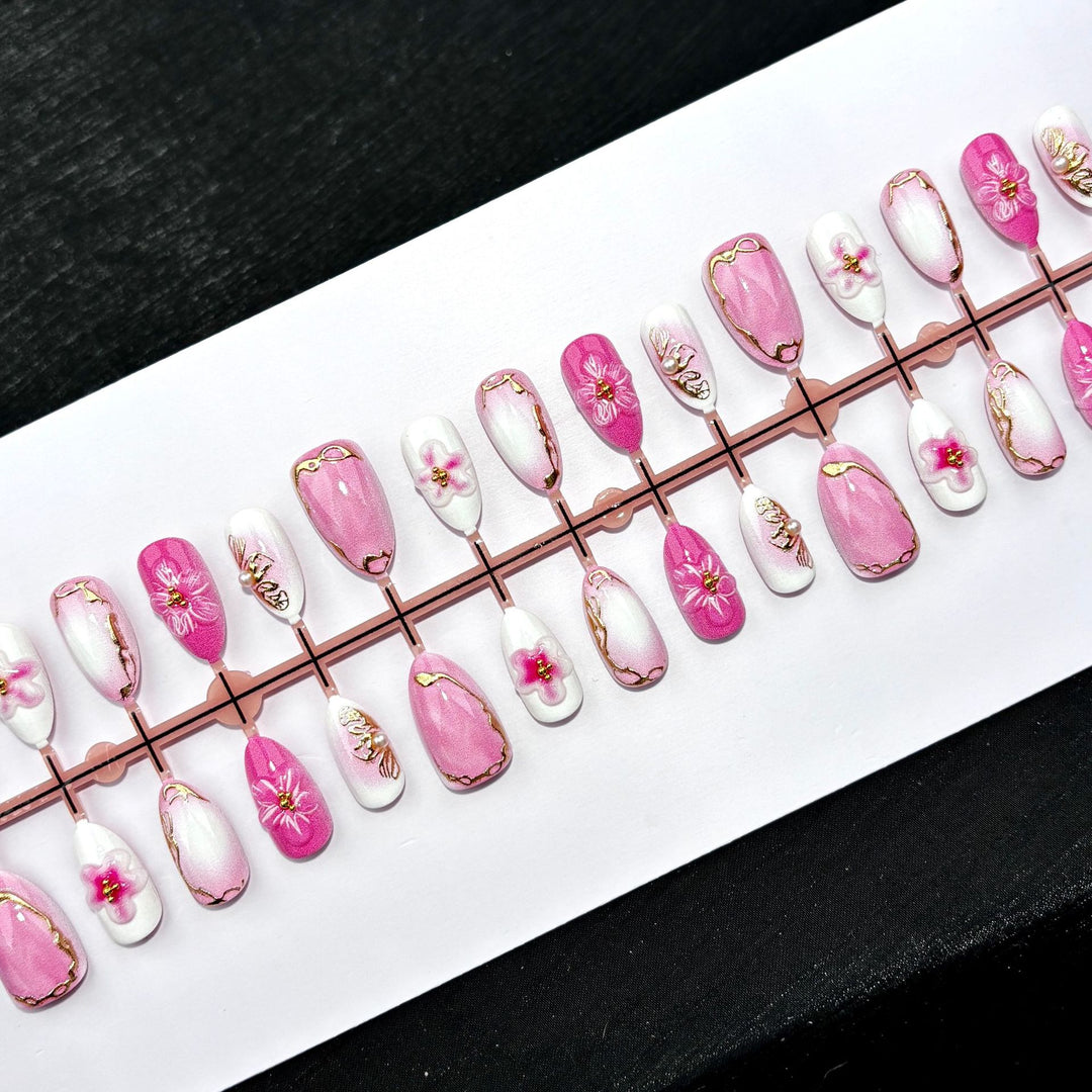 Elegant Polka Dot and Lace Press-On Nail Set