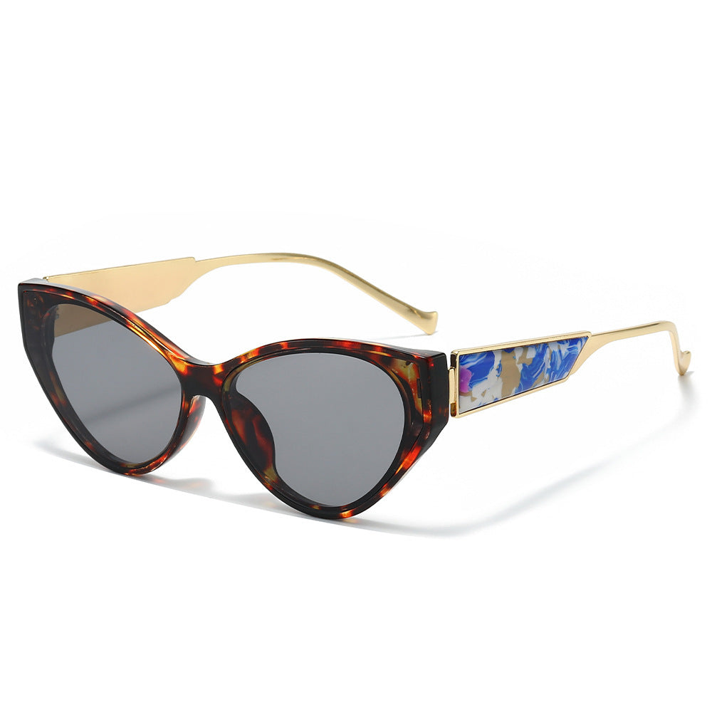 Chic Cat-Eye Sunglasses with Unique Detailing Stornfield