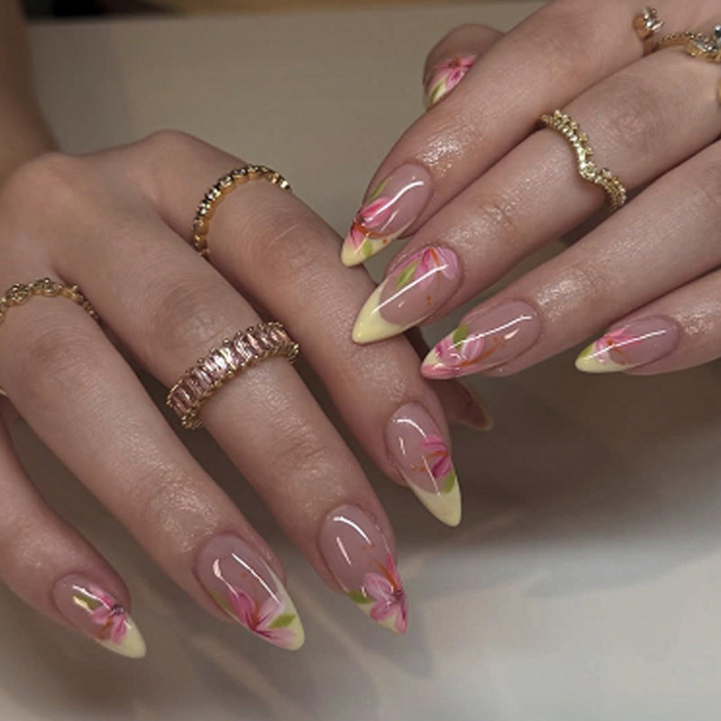 Elegant artificial nail set with floral designs Stornfield