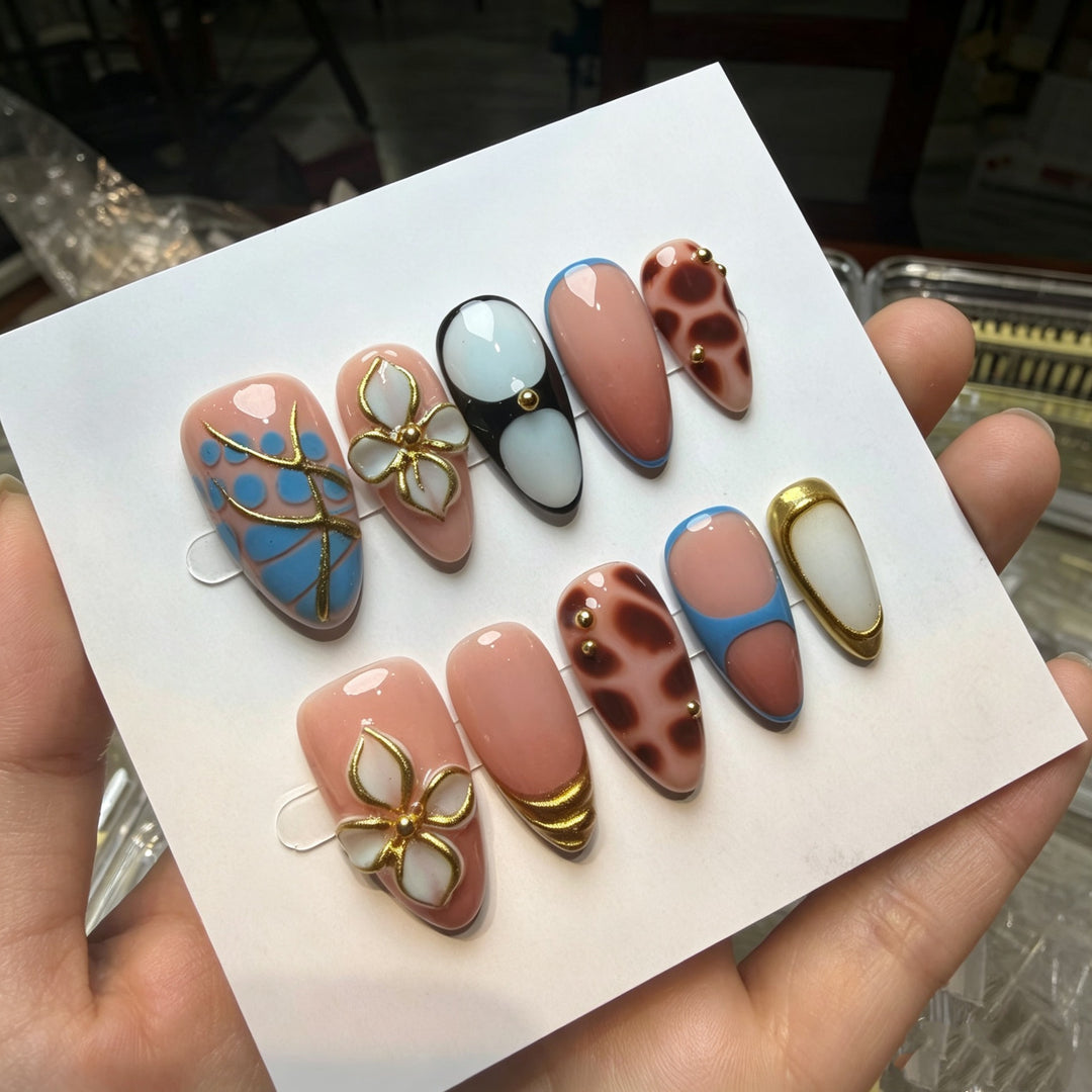 Decorative Pres-On Nail Art Set with Elegant Floral and Geometric Accents