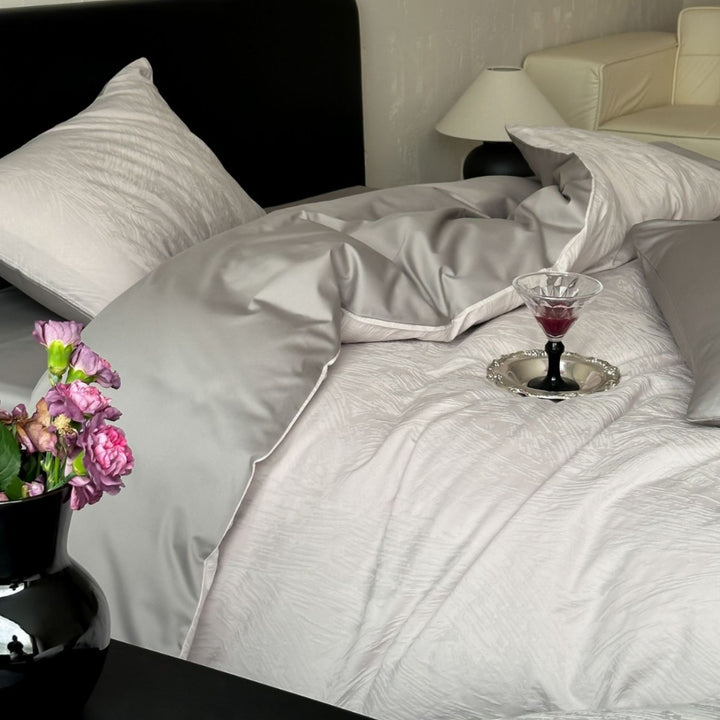 Bedding set made of crinkle-embossed cotton satin with easy-care finish and hotel closure