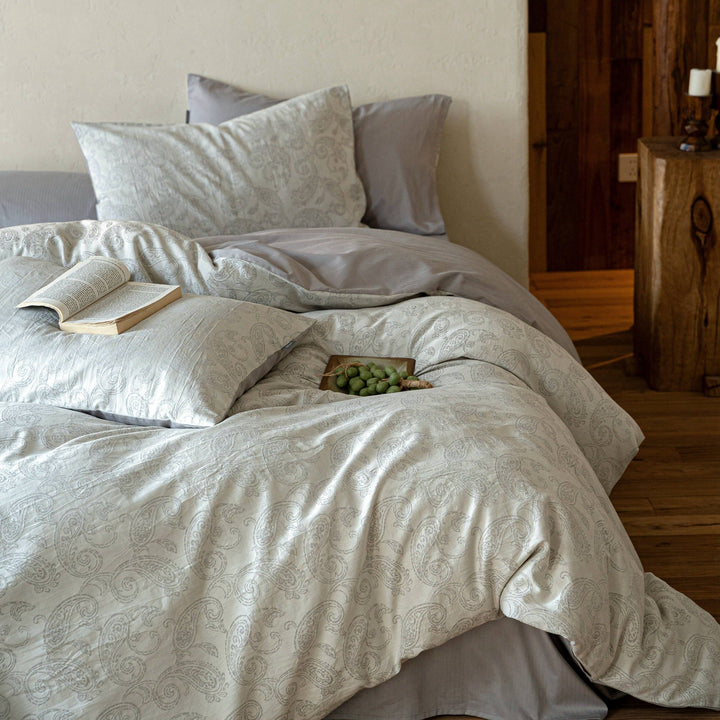 Duvet cover set made of cotton Renforcé with fine Toile flower pattern and extra soft jersey fitted sheet