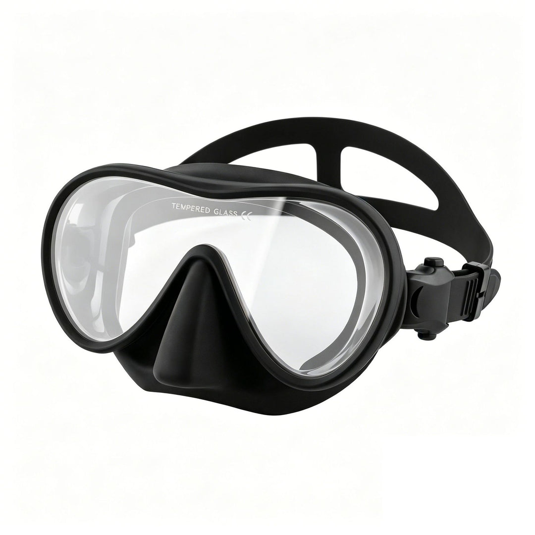 Diving mask with ergonomic design and wide field of vision Stornfield