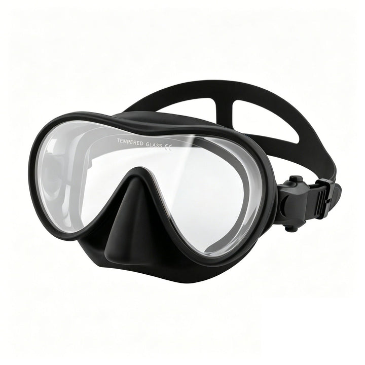 Diving mask with ergonomic design and wide field of vision Stornfield