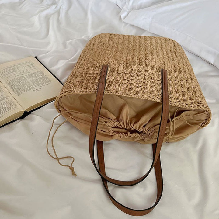 Spacious straw bag with sustainable leather handles Stornfield