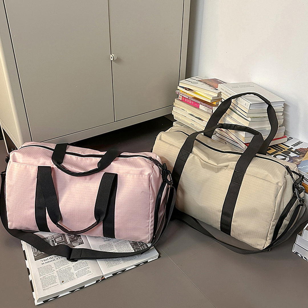 Sporty travel bag with reinforced carrying system and secure interior Stornfield