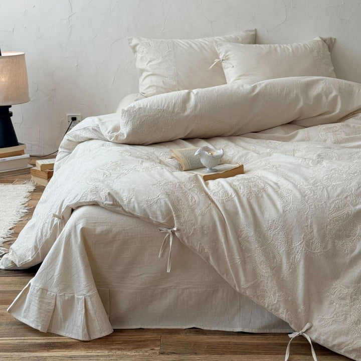 Luxurious cotton bedding set with embroidered paisley design and ties