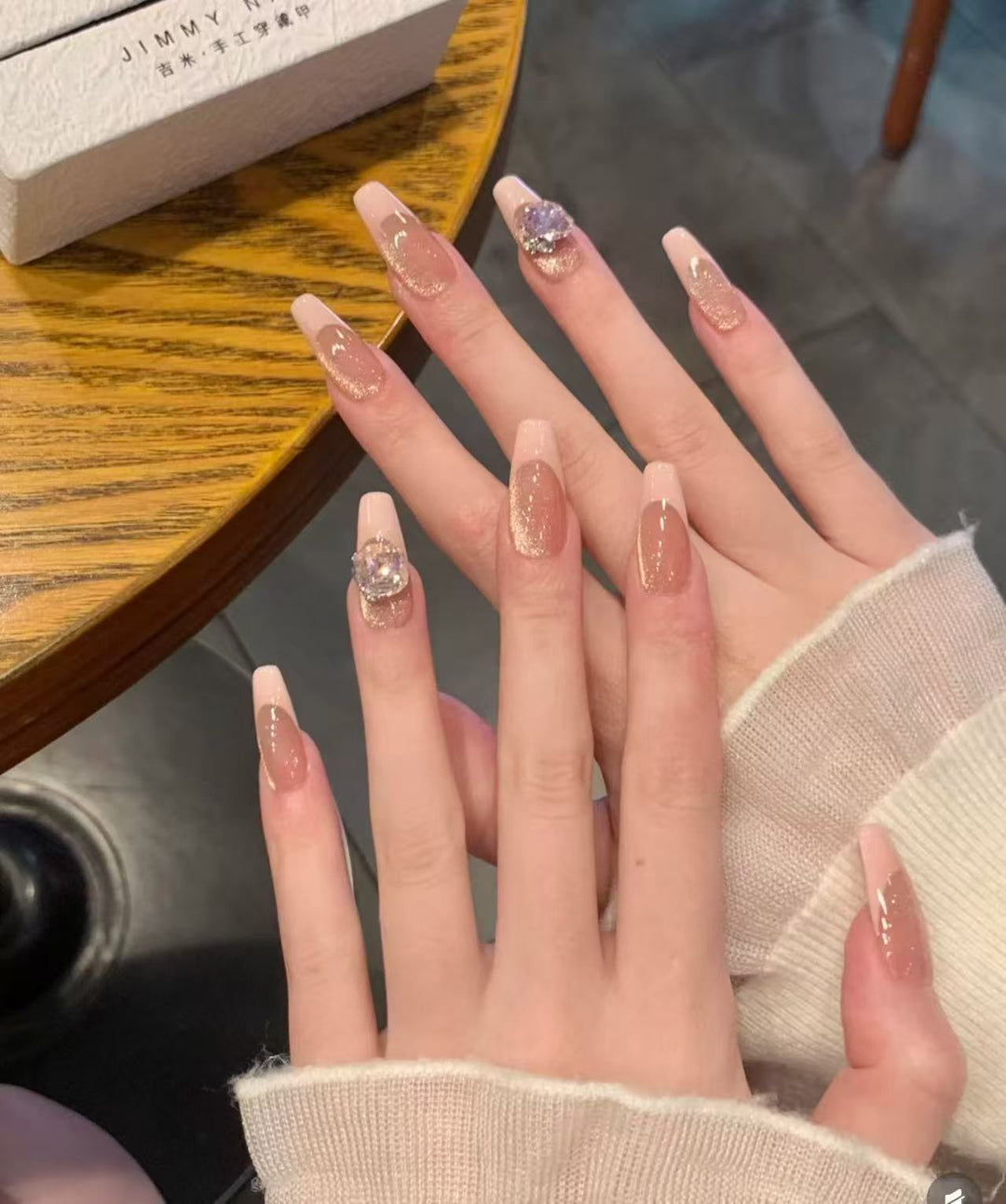 Artistic artificial nails with elegant bow motifs Stornfield