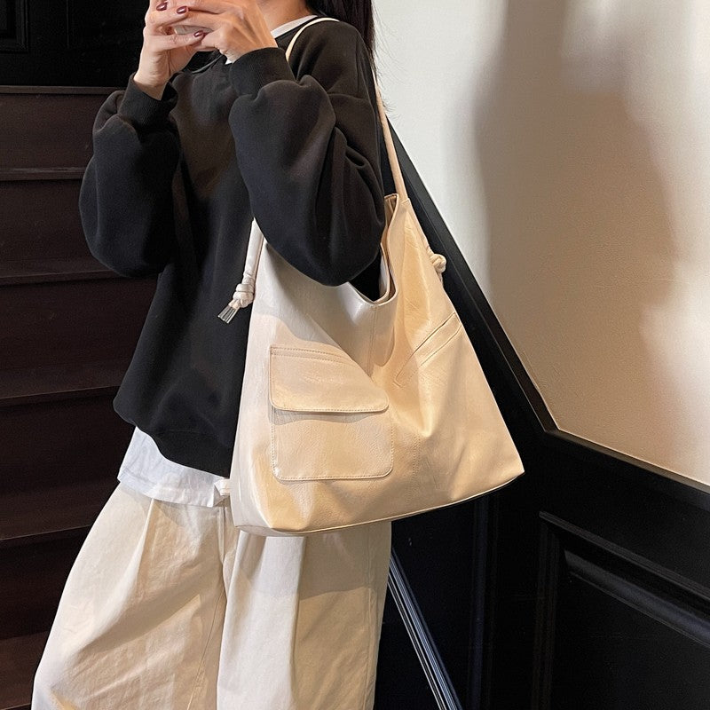 Casual tote bag with practical front pockets Stornfield