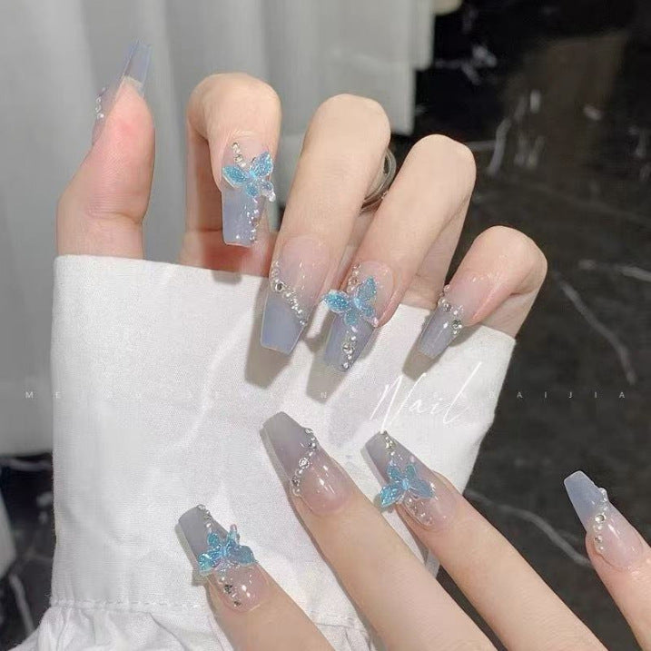 Glamorous nail art with pearls and glitter Stornfield
