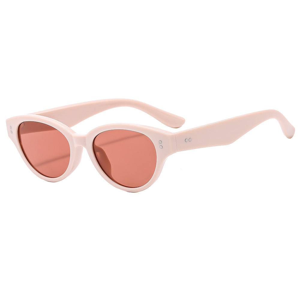 Retro-Inspired Luxurious Cat-Eye Sunglasses Stornfield