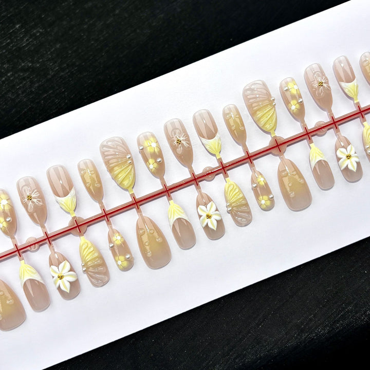 Elegant Polka Dot and Lace Press-On Nail Set
