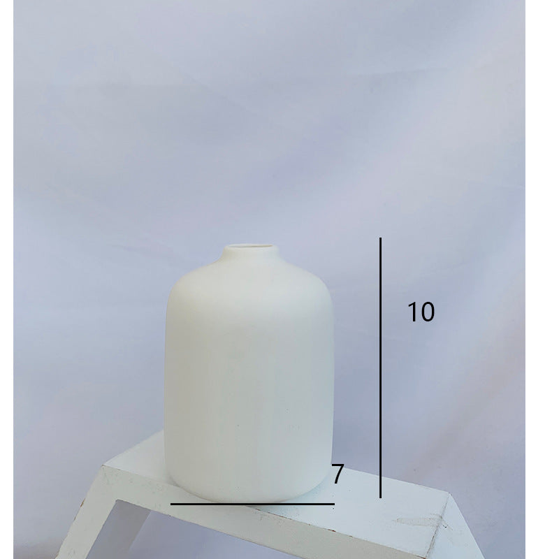 Elegant Ribbed Ceramic Vase Stornfeild