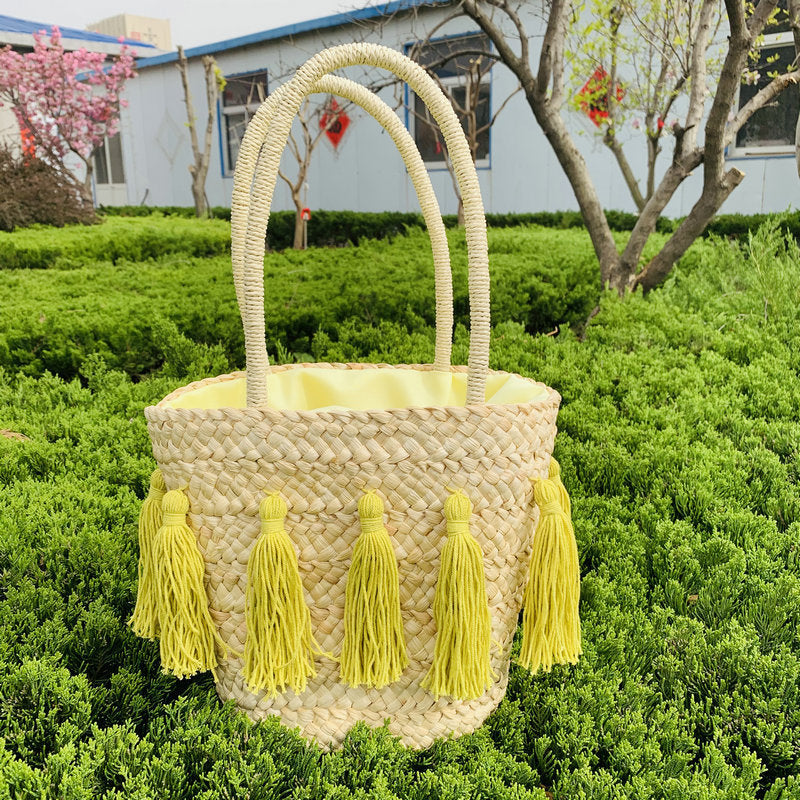Trendy basket bag with tassels Stornfield