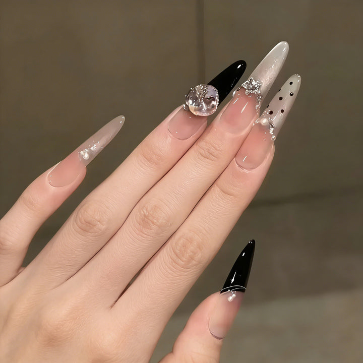 Artificial nail set with elegant glitter and 3D applications Stornfield