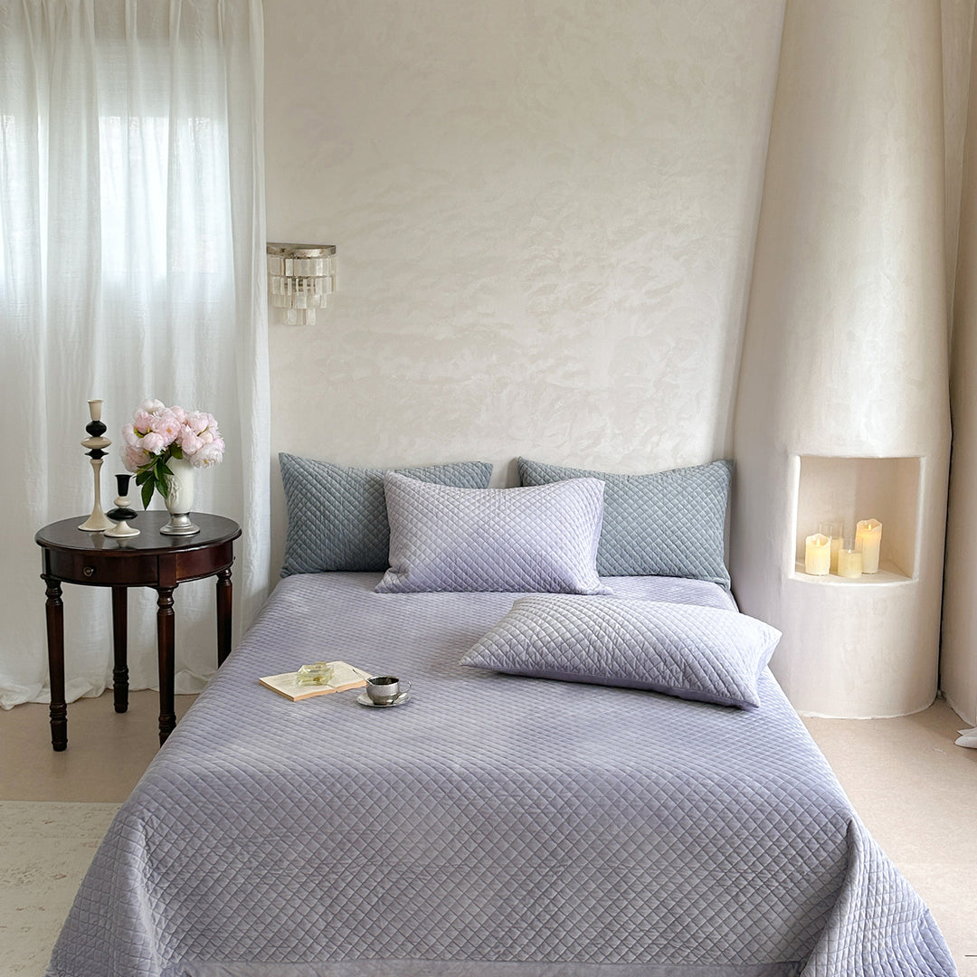 Diamond-Quilted Bedspread and Pillow Sham Set