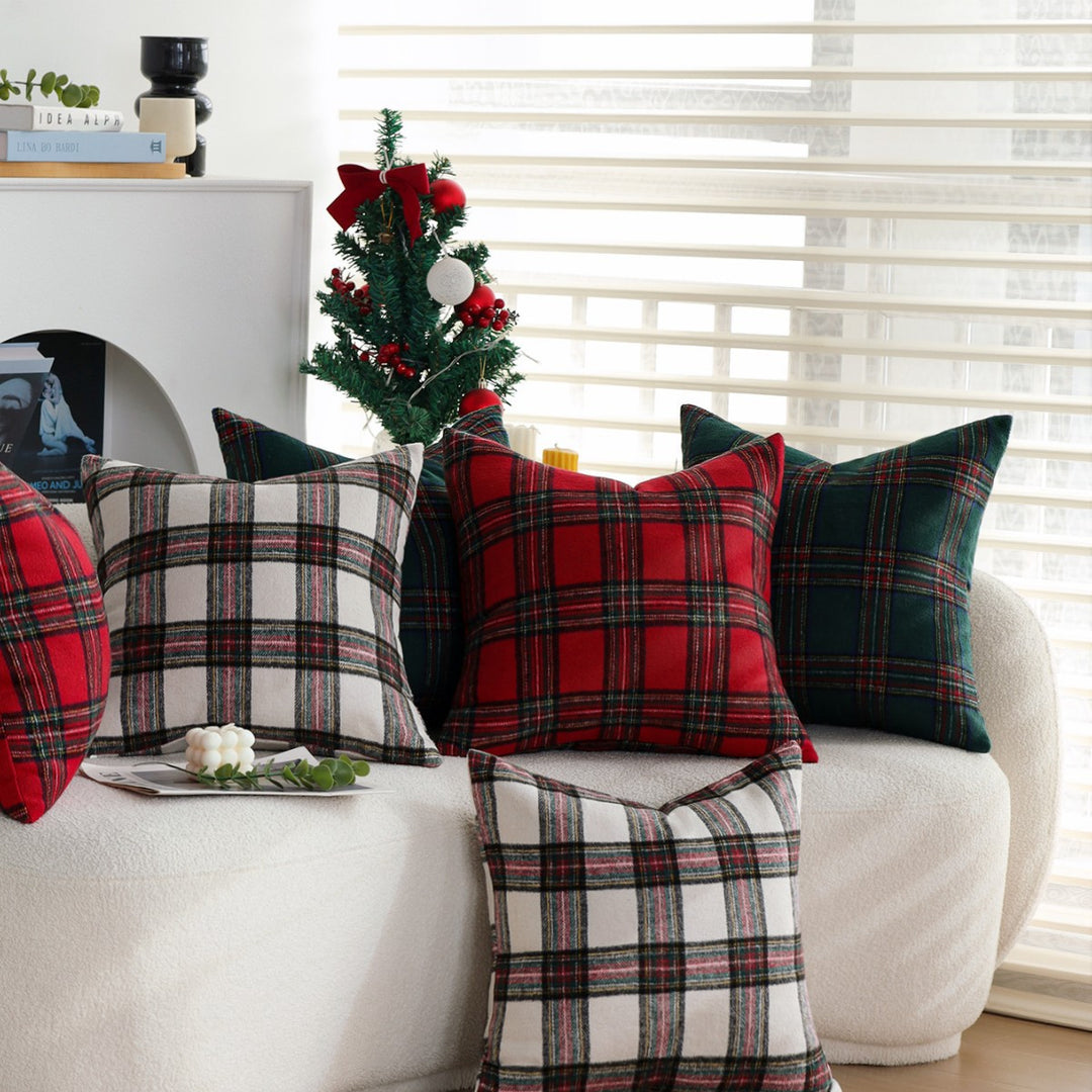 Cozy pillow in check pattern