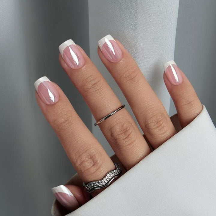 Artificial nails with modern night motif Stornfield