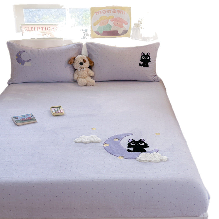 Children's fitted sheet with applied moon and cat motif made of soft microfiber
