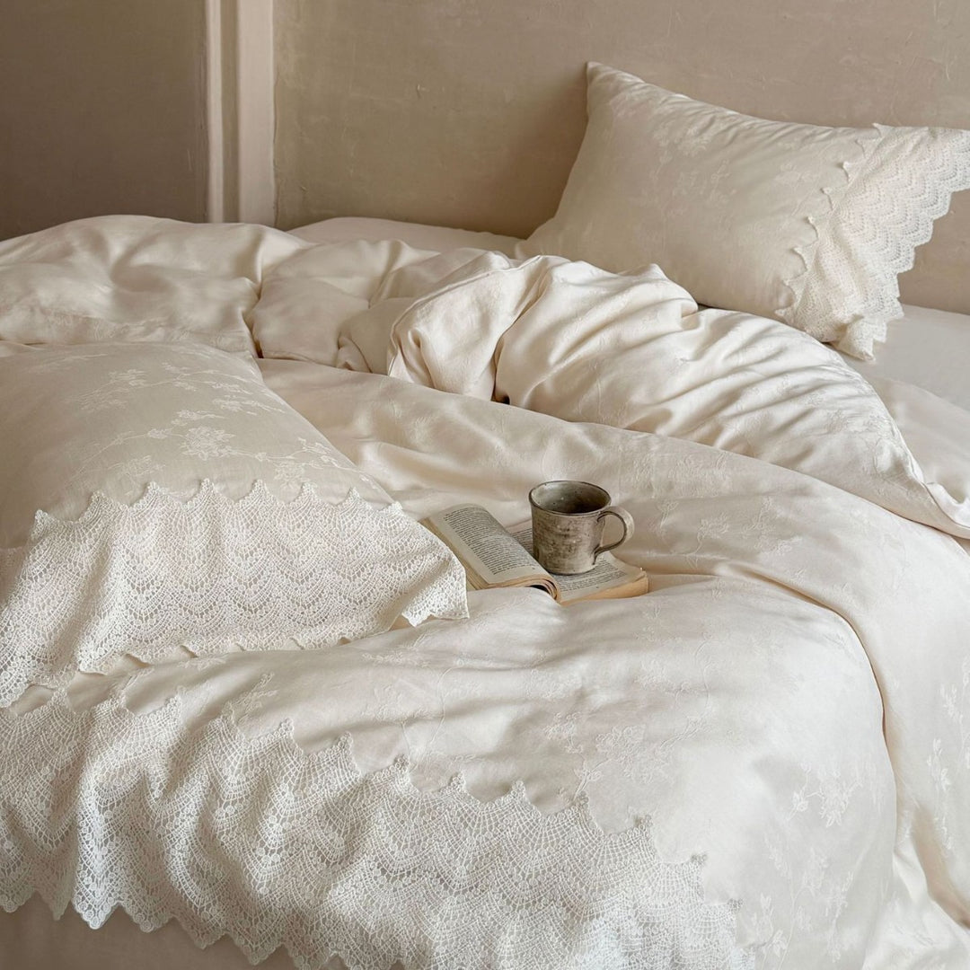 Bedding set made of linen-cotton mix with crocheted lace trim and fine floral jacquard texture