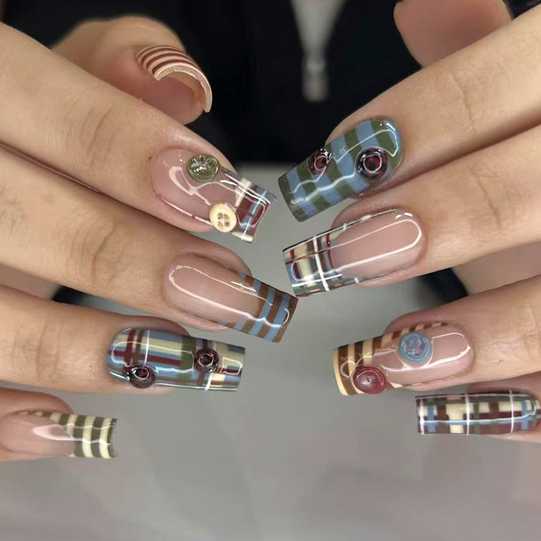 Artificial fingernails with trendy checked pattern Stornfield