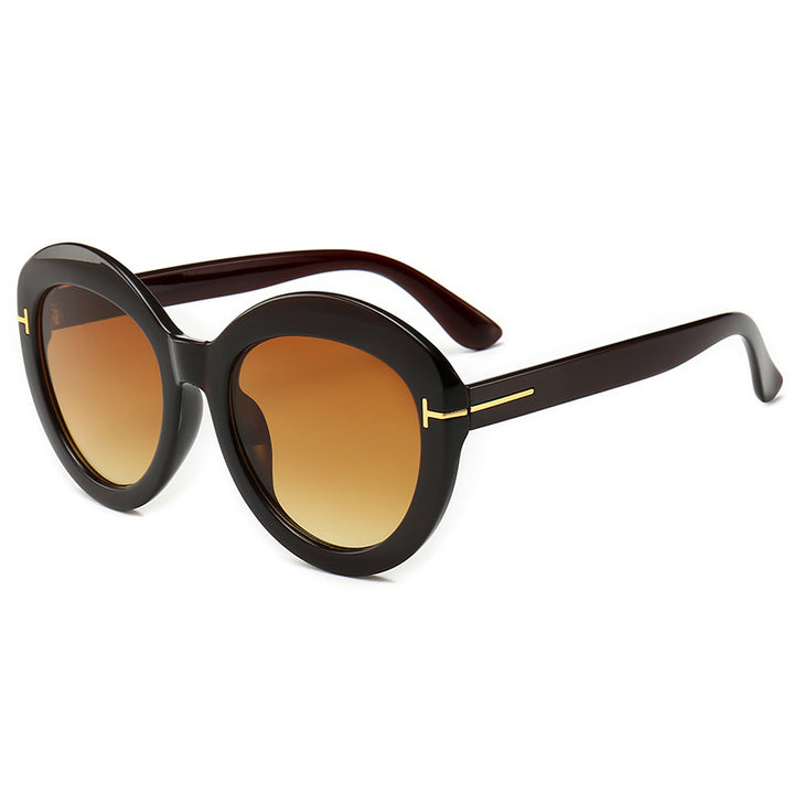 Elegant Wide-Leg Frame Sunglasses Stornfield