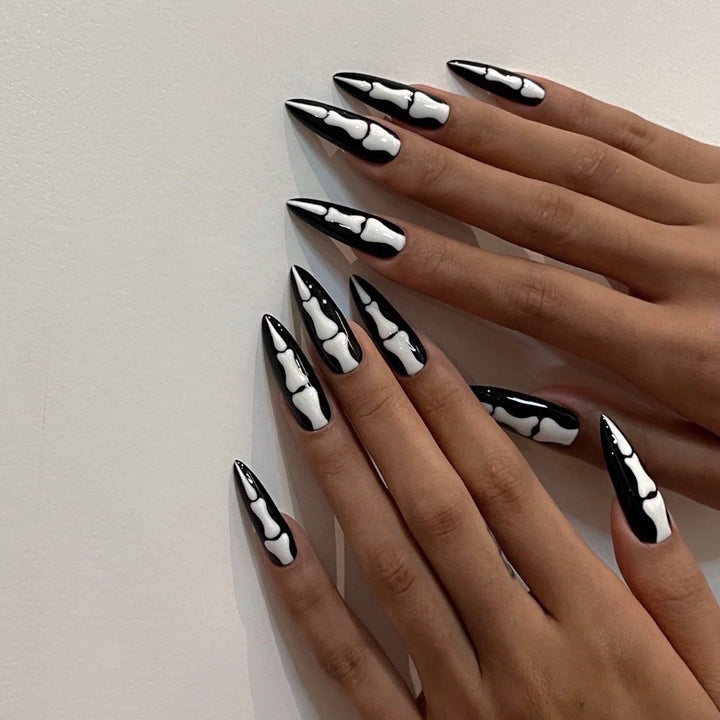 Holiday-Themed Press-On Nail Art Stornfield