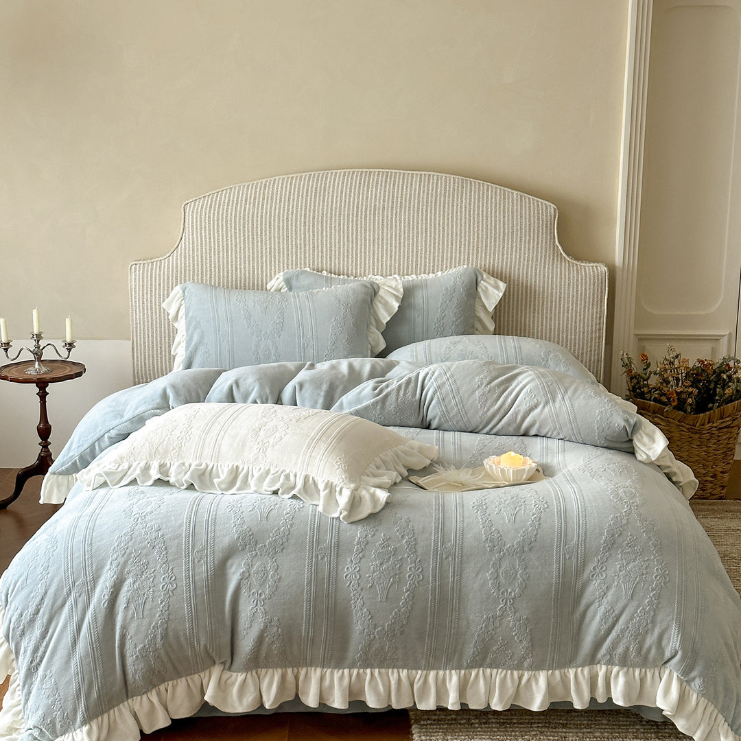 Romantic bedding set with ruffles and jacquard embossing