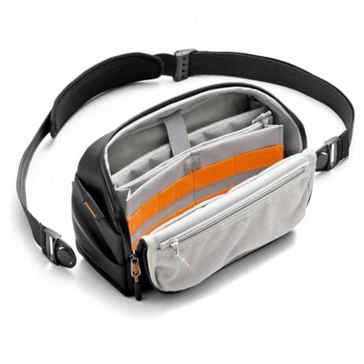 Versatile shoulder bag with individual compartment system Stornfield