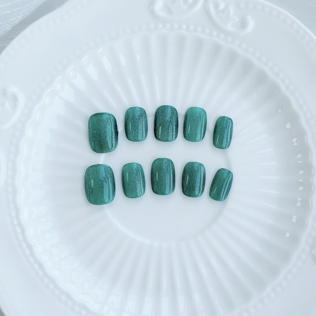 Sparkling Press-On Nail Art Set
