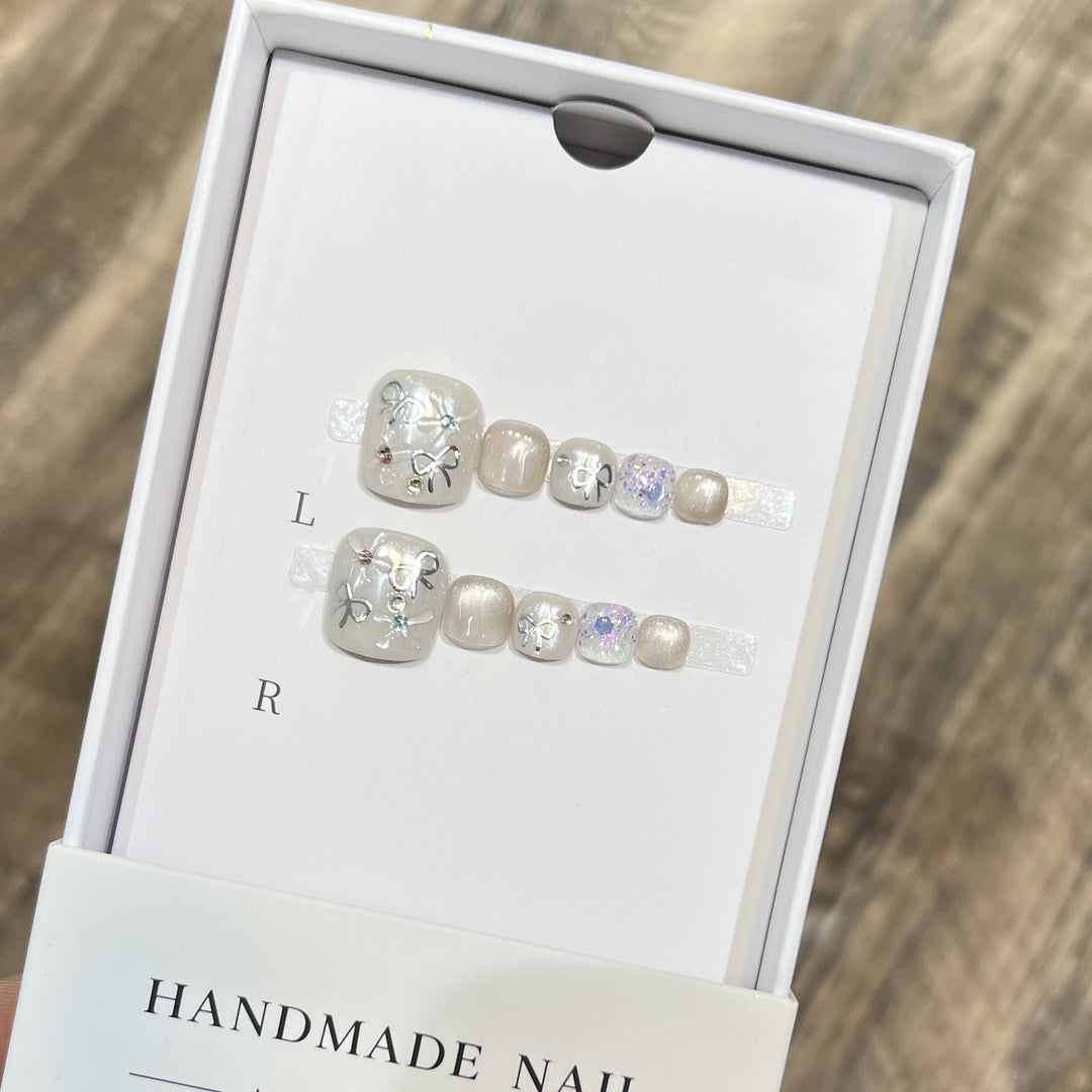 Artistic Press-On Nail Set with Glitter and Floral Design Stornfield