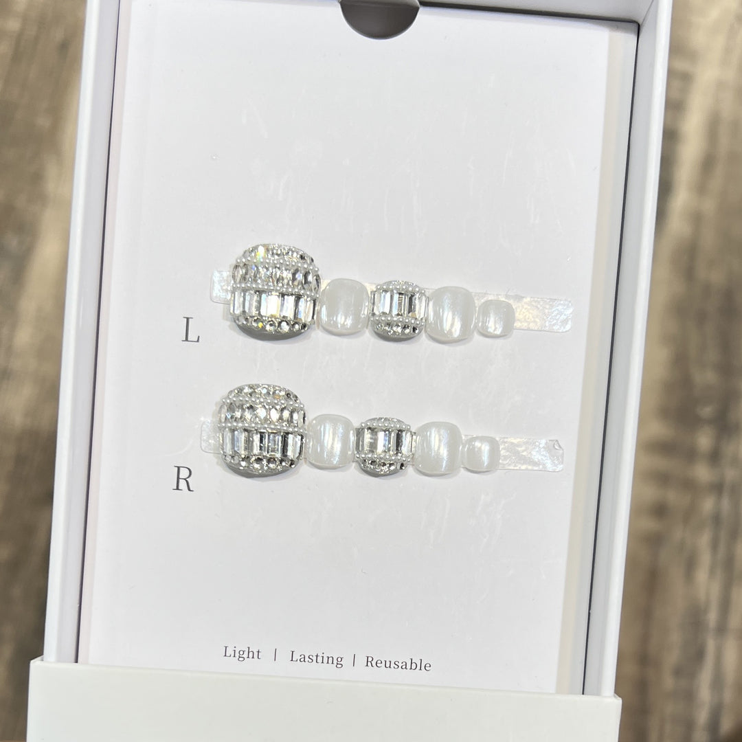 Decorative Crystal-Embellished Hair Clip Set Stornfield