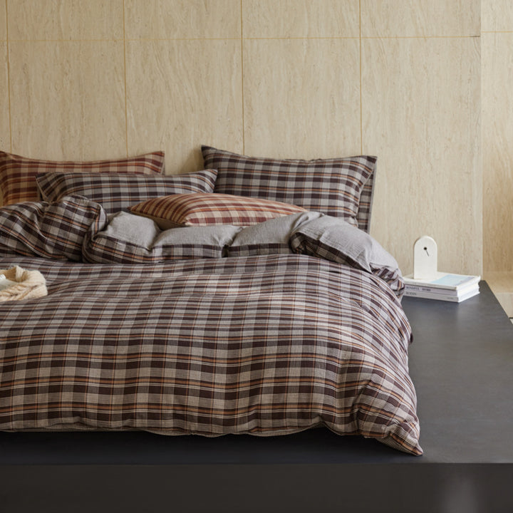 Combed cotton bedding set in check pattern with soft percale quality