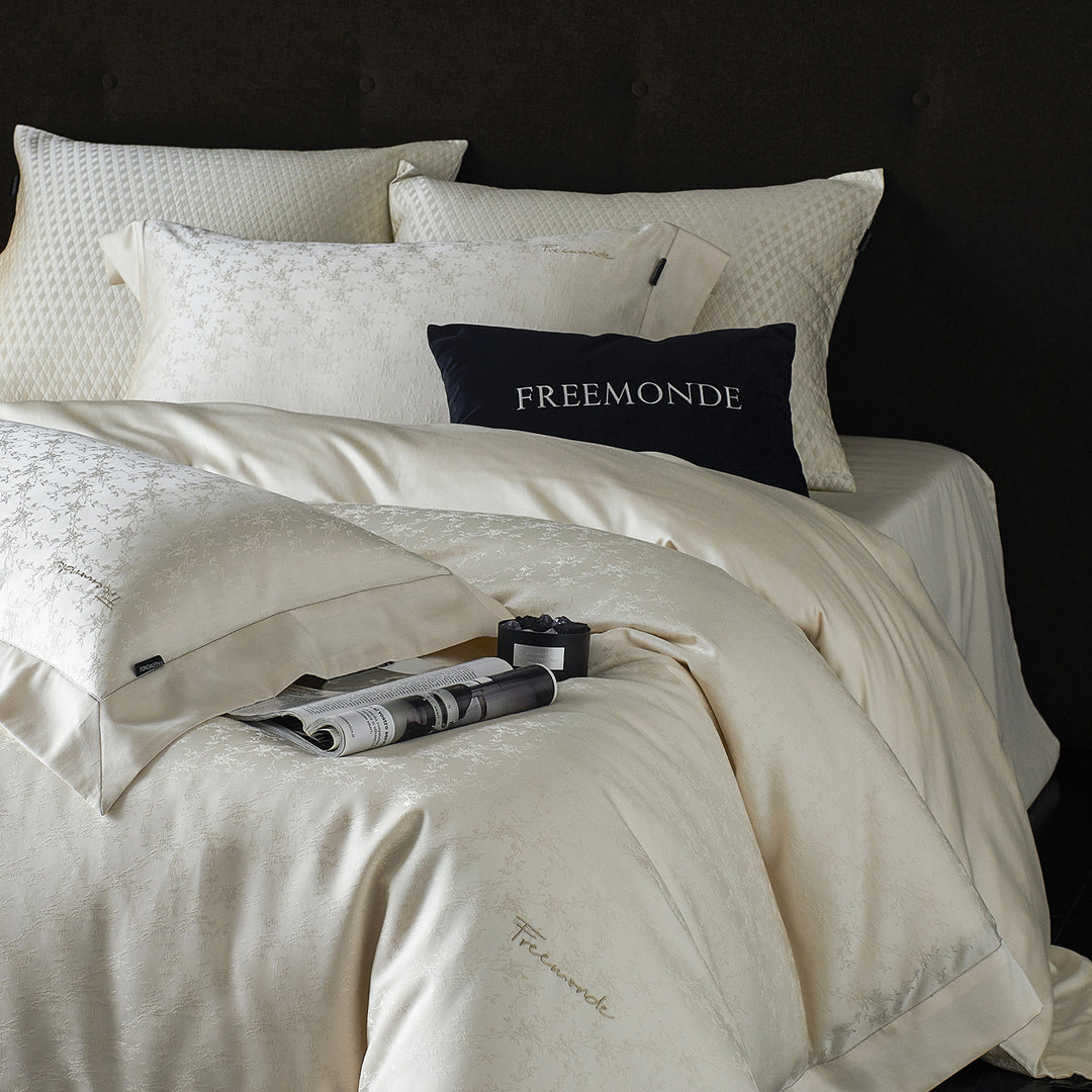 Premium bedding set with fine jacquard pattern and hotel closure Stornfield