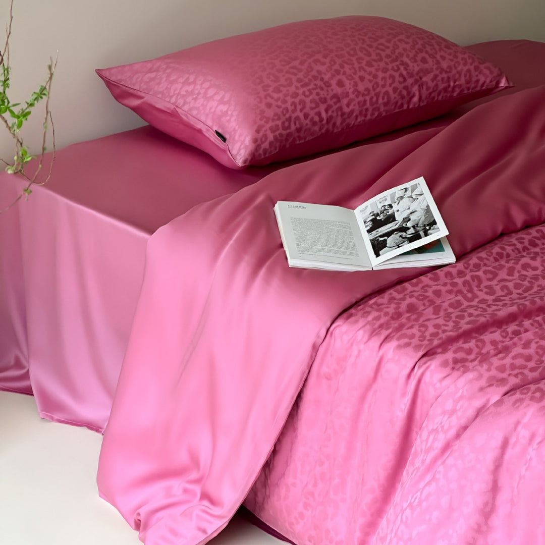 Luxurious satin bedding set with jacquard leopard pattern and silky-matte finish
