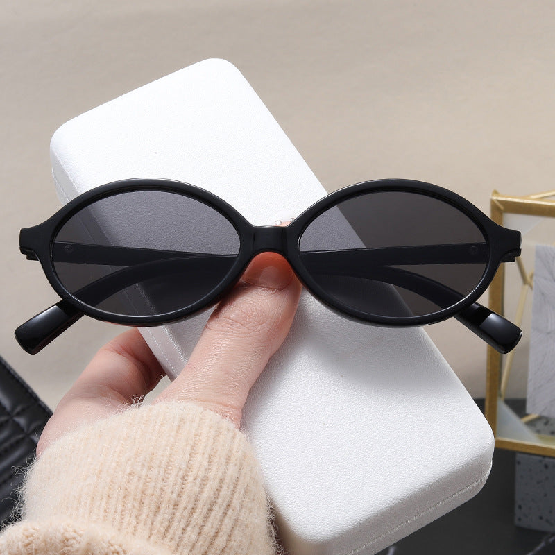Women's fashionable sunglasses with oval frame and golden accents Stornfield