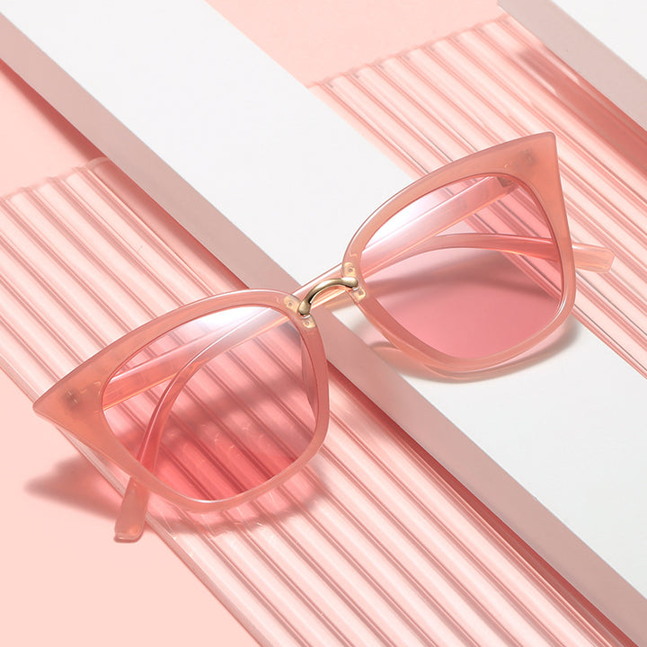Ladies fashionable sunglasses with striking design Stornfield