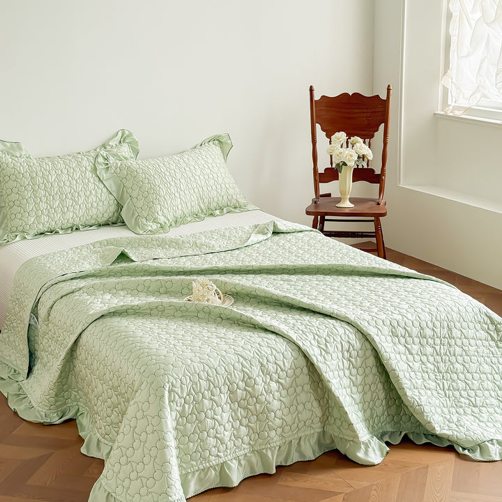 Quilted Ruffled Edge Bedspread and Pillow Sham Set