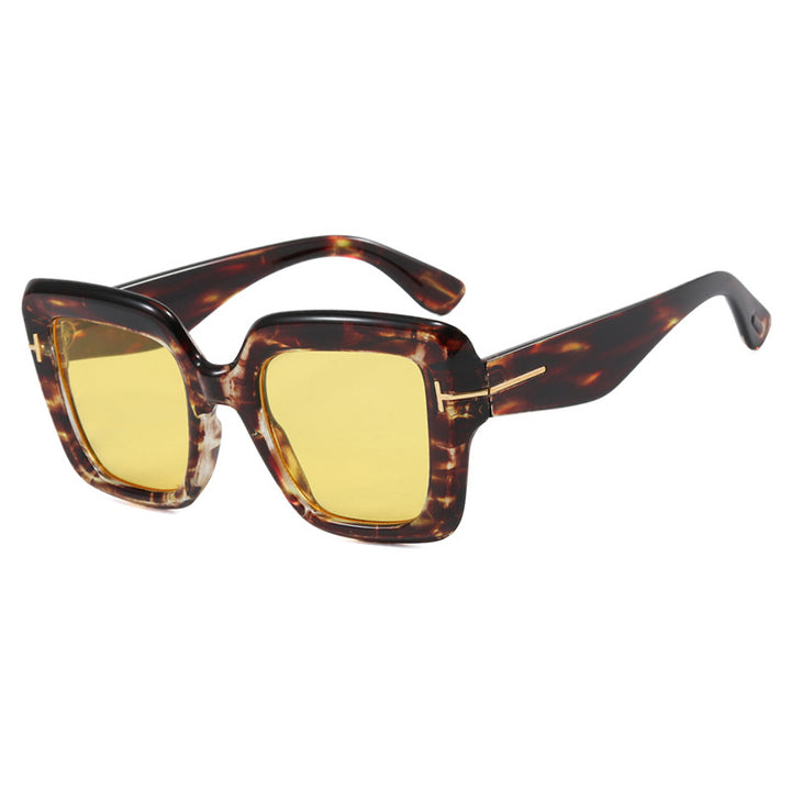 Women's square sunglasses with comfortable plastic frame and UV protection Stornfield