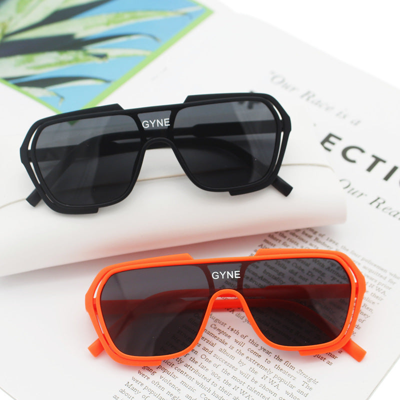 Women's sporty sunglasses with modern design Stornfield