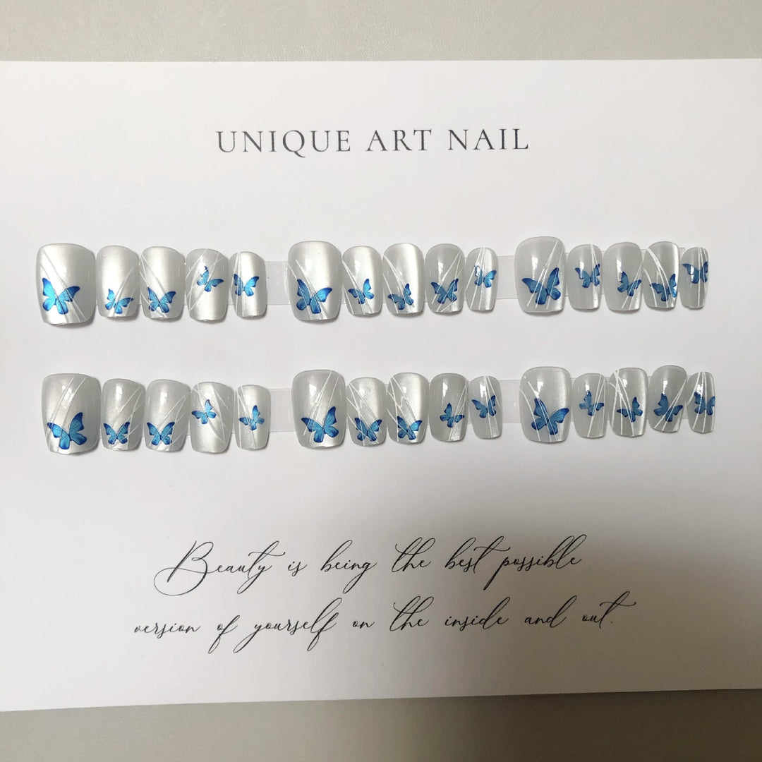 Elegant Press-On Nail Art Set with Floral Design