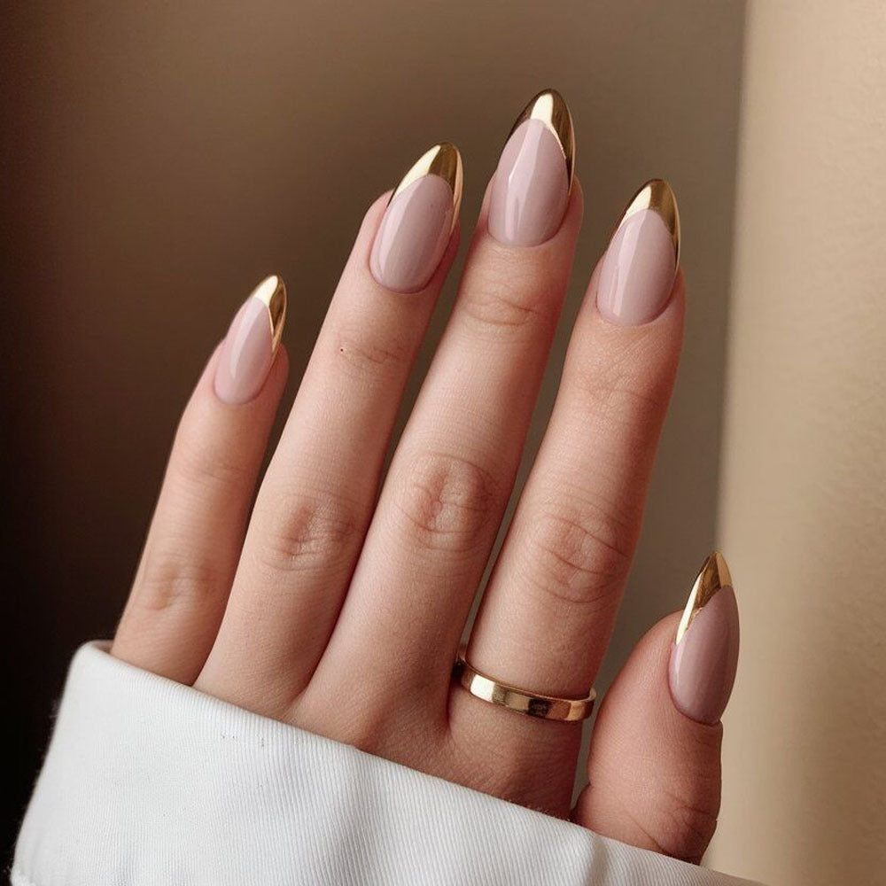 Artificial nails in elegant stiletto design with golden accents Stornfield
