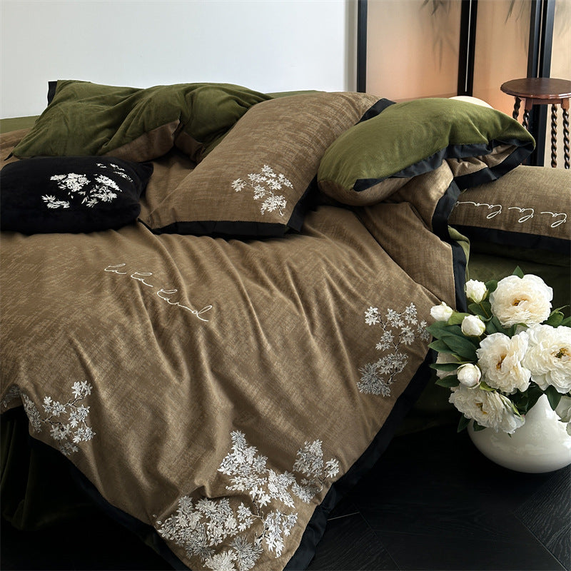 Luxurious embroidered cotton bedding set with pillowcase and reversible function