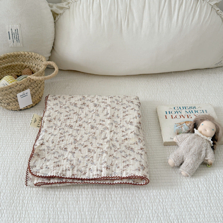 Unisex Cozy Muslin Blanket with Delicate Flower Pattern Stornfield