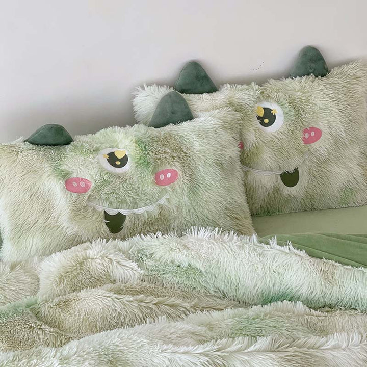 Cozy plush bedding set with 3D ears, heart-shaped eye appliqué, and extra soft microfiber fluff