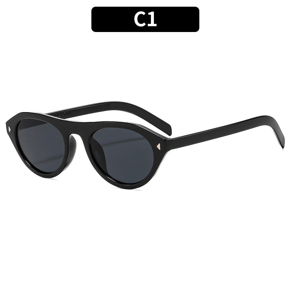 Fashionable Cat-Eye Sunglasses with Leopard Print Design