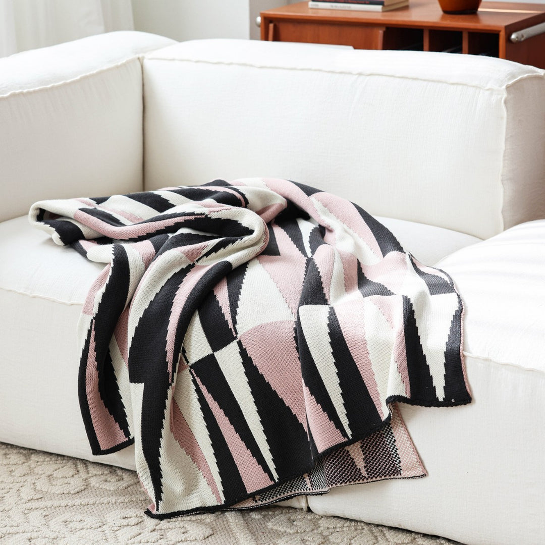 Geometric Pattern Throw Blanket